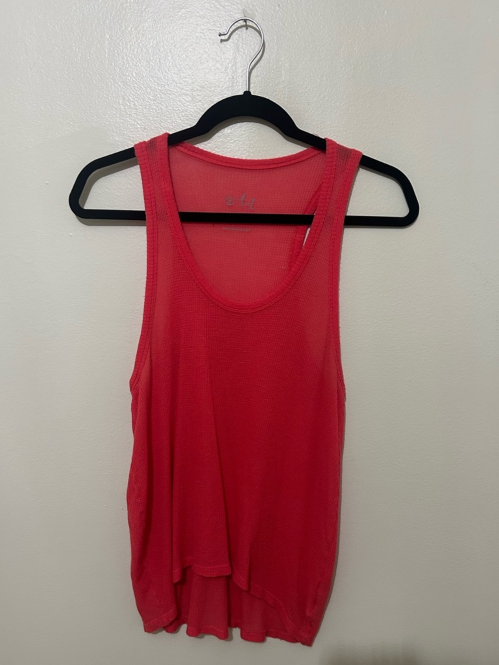 AtoZ | Sleeveless Scoop Neck Racerback Tank Top in Coral Pink, Size Medium